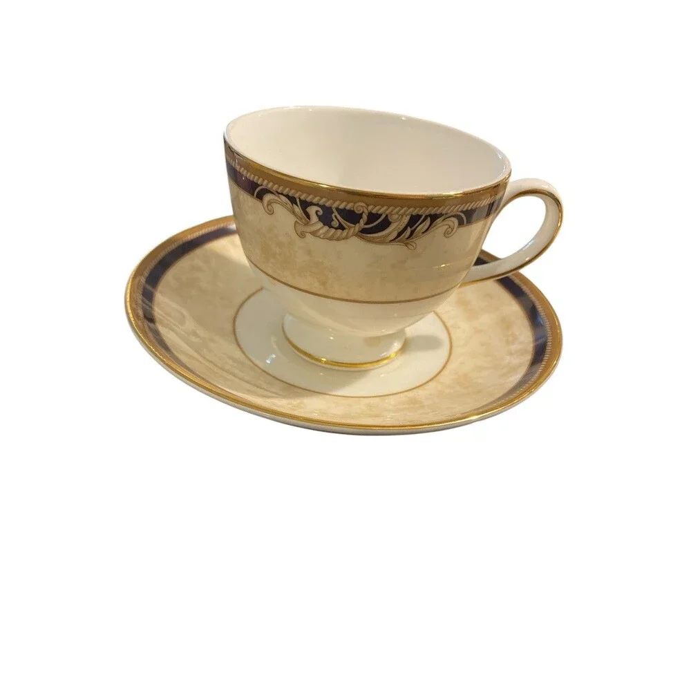 Wedgwood Corinth Cream & Black Teapot Set – 2 Cups‎ & Saucers – England